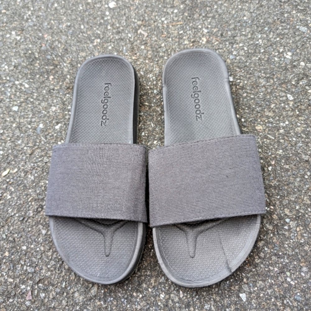 FEELGOODZ Slip On/Flip Flops/ Sandals (used)